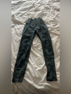 GAP XS Petite Green Camo Leggings